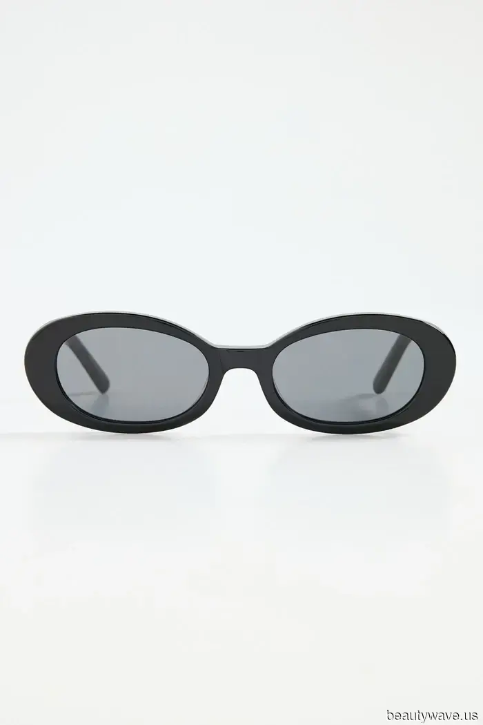 The Unexpected Accessory Trend That's Replacing Sun Hats