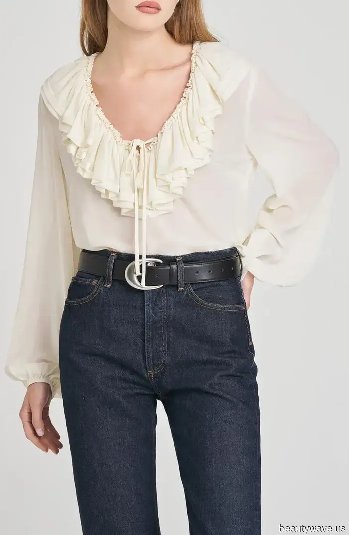 La gente está comprando esta bonita tendencia de camisa con la intención de usarla por la noche con jeans.