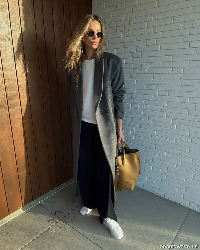 Halten Sie die Stiefel und Loafers&mdash;Jeder mit gutem Geschmack trägt stattdessen minimalistische Outfits mit Turnschuhen.