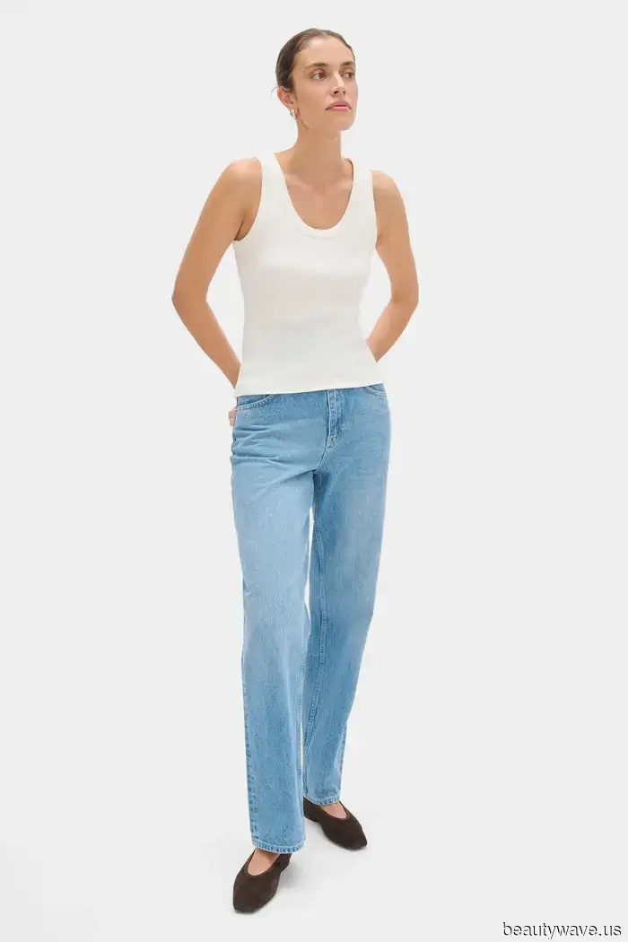 Avvistato a Parigi: Il Trend del Colore Denim che le Donne Francesi Indossano Quando Sono Stufe dei Jeans Neri