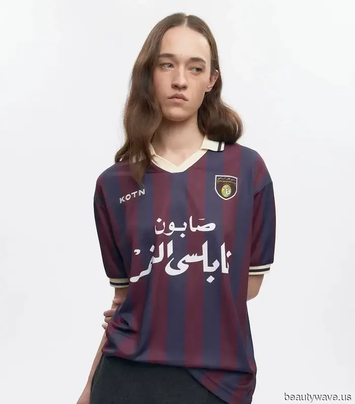 Here's How All the Trendy Girls Are Wearing Sports Jerseys Without Appearing Costumey.