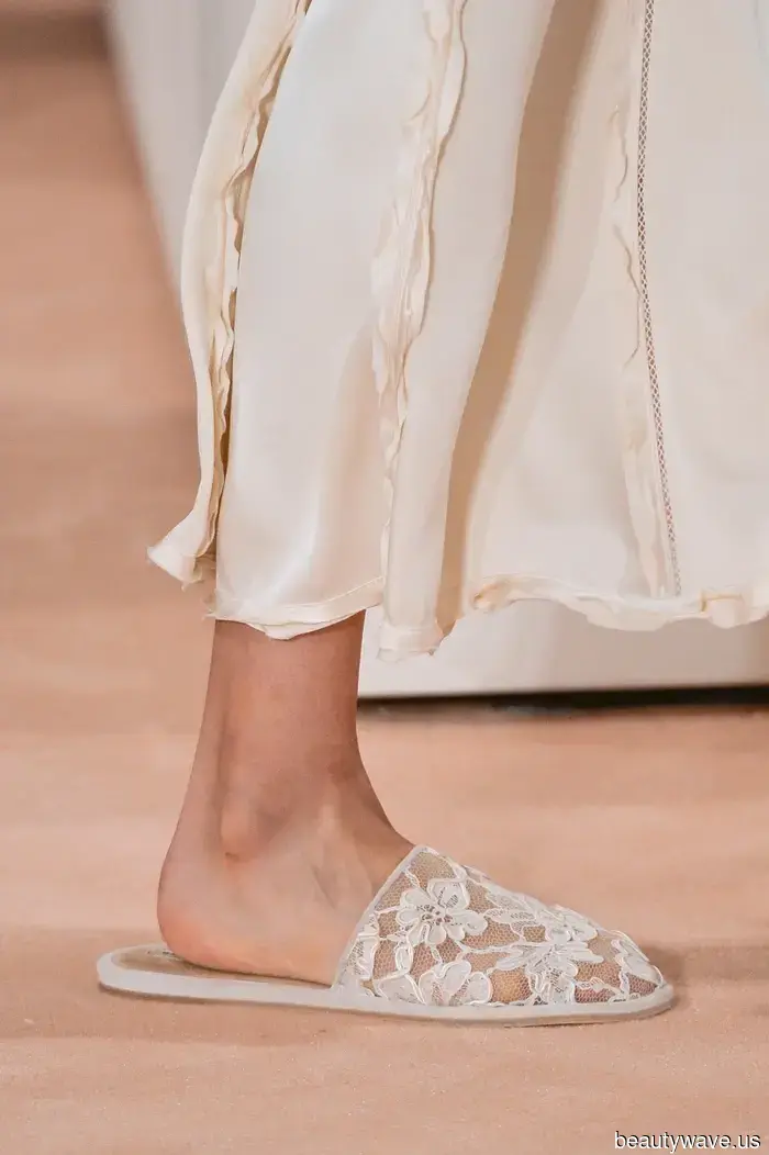 Ob es dir gefällt oder nicht, das ist der Sandalen-Trend, den coole Mädchen diesen Sommer mit Shorts, Jeans und Kleidern stylen.