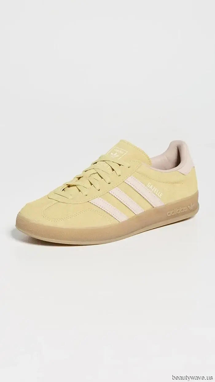 The Hottest Sneaker Color Trend to Pair with Black Pants in 2026 Has Arrived