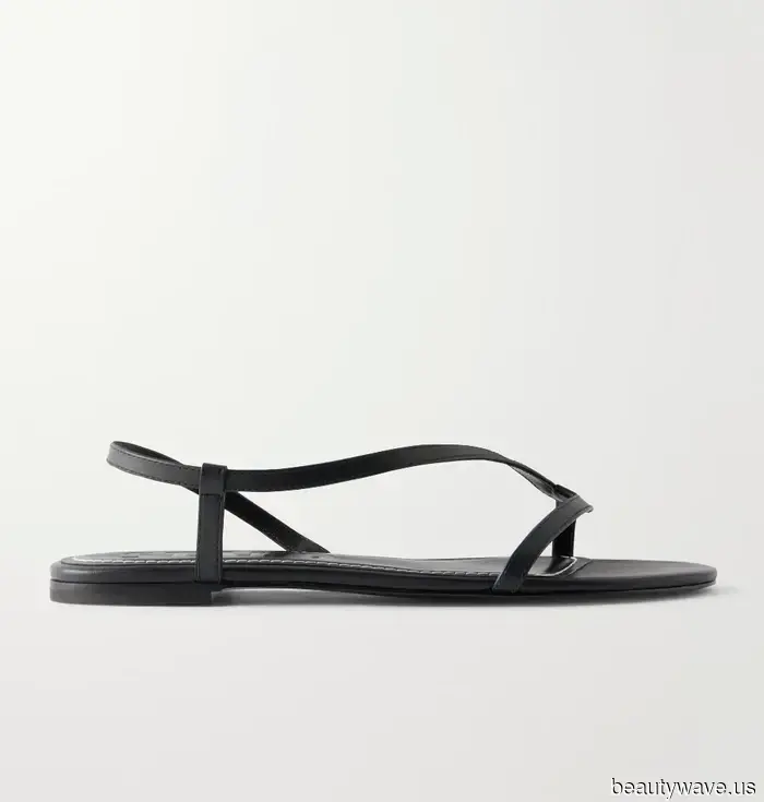 A Parigi, le donne più chic indossano uno di questi abbinamenti tra scarpe basse e pantaloni cropped.
