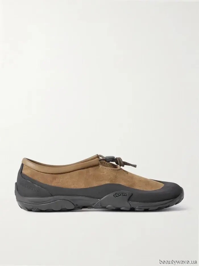 Non Sambas, Non Sneakerinas&mdash;Questa è la tendenza delle scarpe da ginnastica che la maggior parte delle ragazze di Londra sta indossando invece