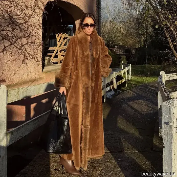 The Chic Trend French Women Are Donning With Their Jeans Until Spring