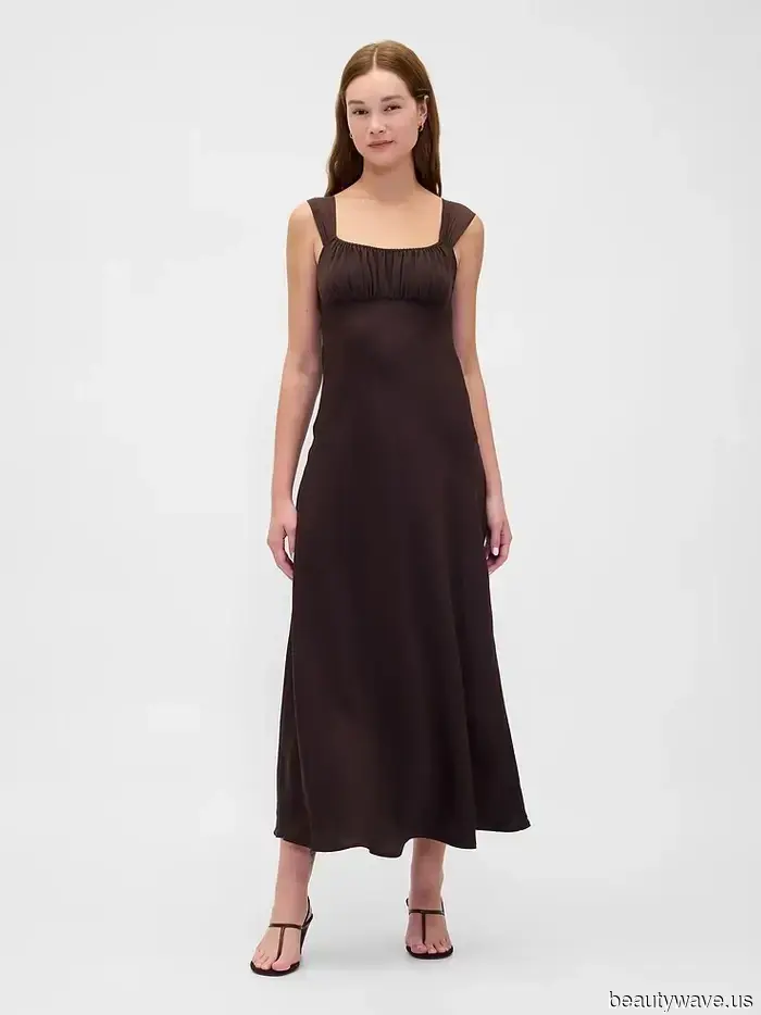 Neither Black Nor White: The Dress Color That Fashion Enthusiasts Are Sporting from Stockholm to Paris