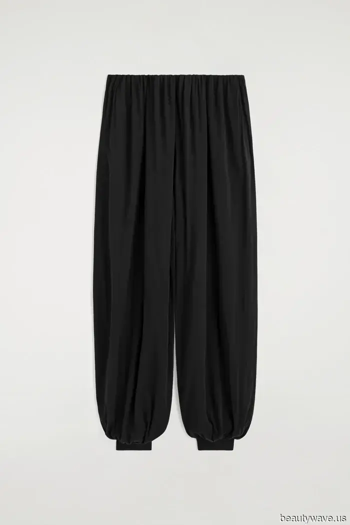 If you want to appear more like a New Yorker while wearing Birkenstocks, opt for this particular style paired with this pant trend.