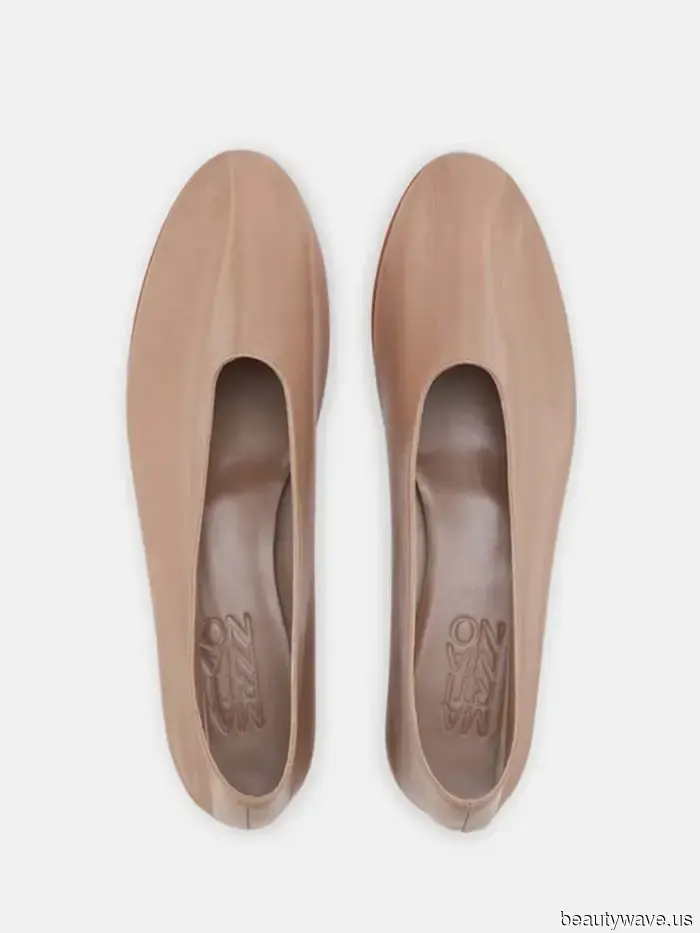 Si planeas remangar tus jeans este otoño, hazlo solo con *este* lavado de denim específico y *estos* zapatos.