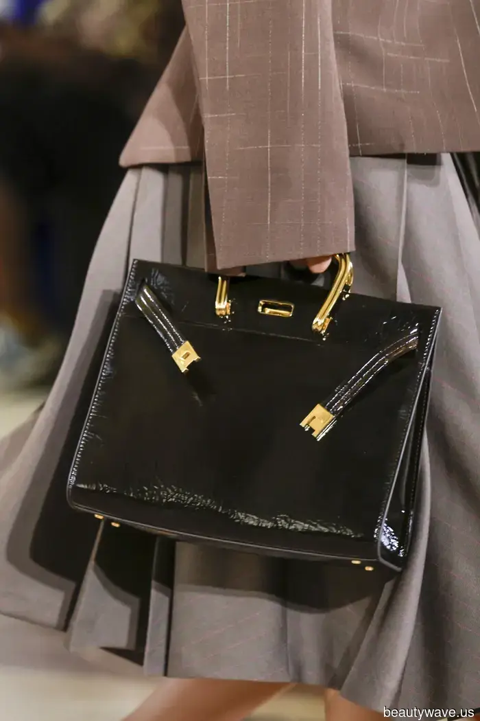 Bei Tory Burch ist es für den Frühling 2026 angesagt, sich wie ein cooler Uptown-Mädchen zu kleiden.