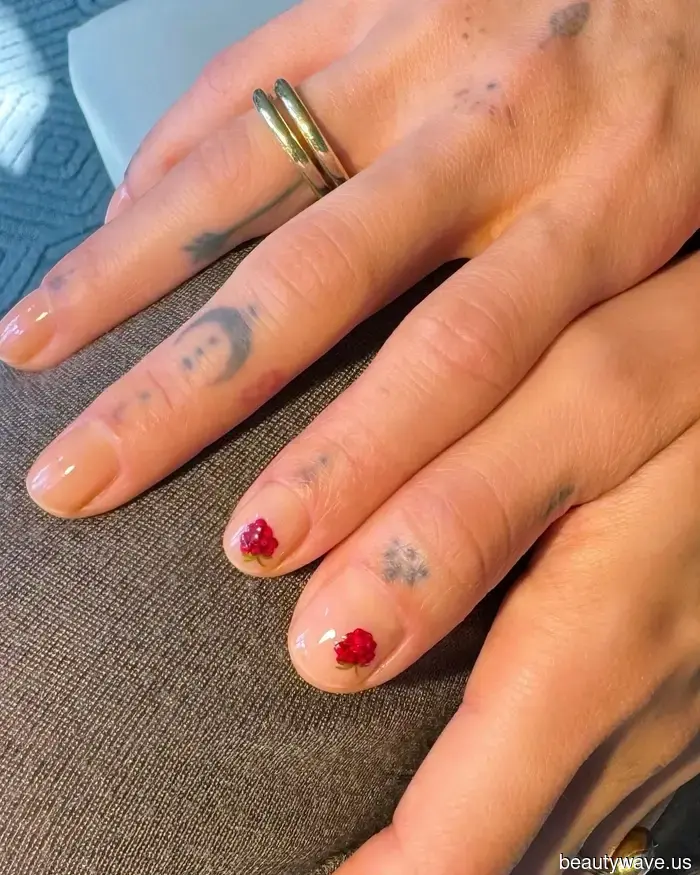 Rote Nägel sind zeitlos, aber das ist der Schlüssel, um sie diesen Sommer noch schicker aussehen zu lassen.
