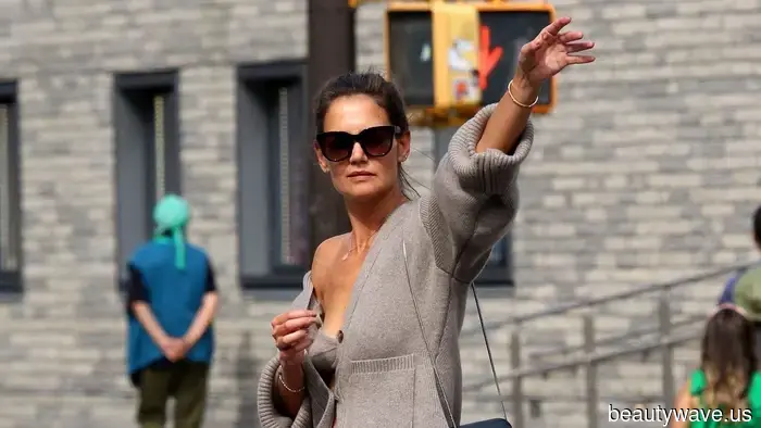 PSA! Katie Holmes Has Resurrected Her Famous Styling Trick From 2019.