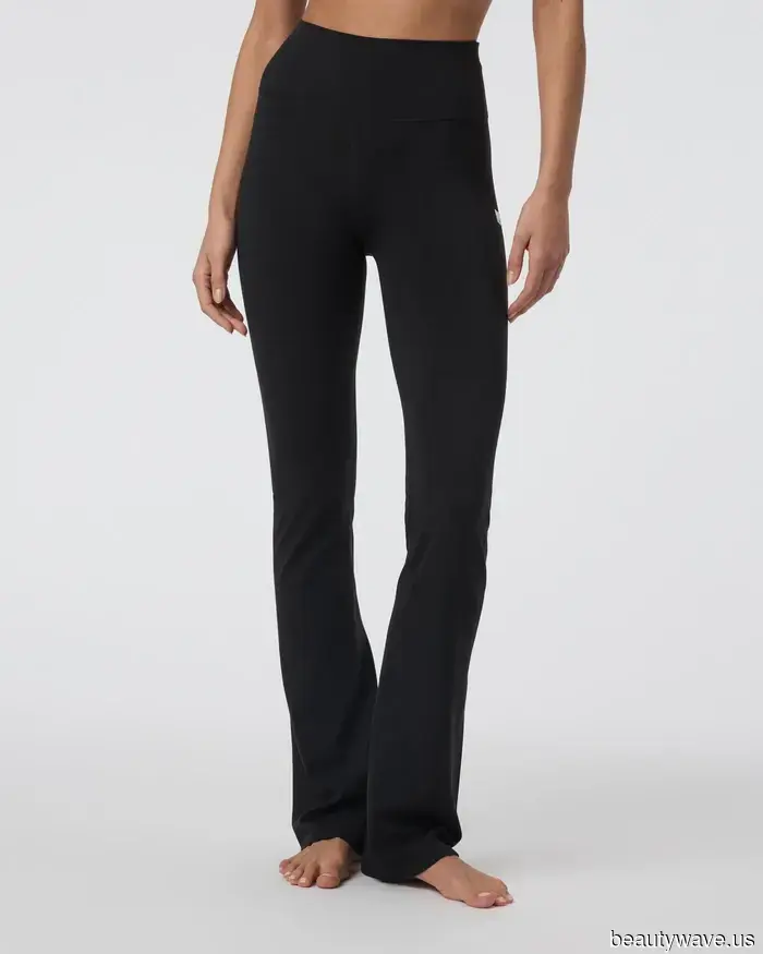 En lugar de jeans, la gente de moda en L.A. está usando sandalias con esta tendencia de leggings chic.
