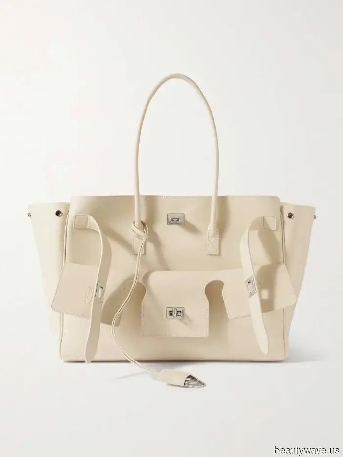 A friend inquired about the handbag color trends that will be popular this winter and in the future, so I shared these essential styles with her.