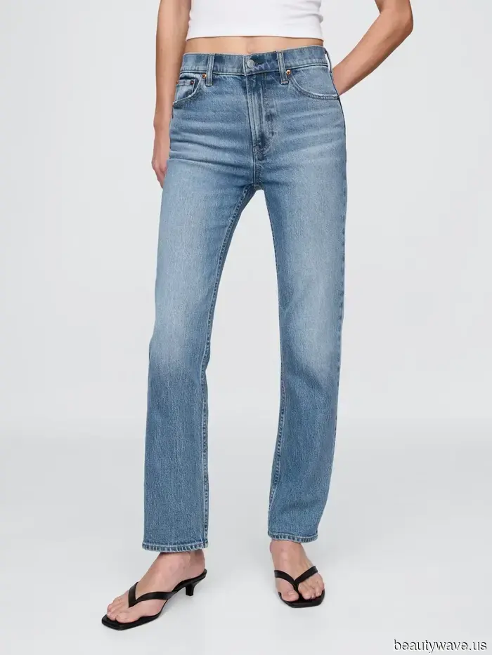 Not Skinny, Not Bootcut—The Three Types of Jeans Stylish Individuals Are Pairing With Ballet Flats Now Through 2027.
