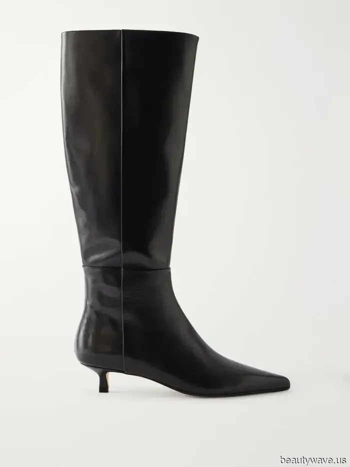 No chanclas, no planos&mdash;las chicas It en NYC están usando la tendencia de vestido número 1 del verano con las botas que regresan…