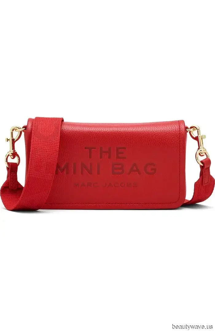 Las mujeres más elegantes de Londres saben que este color de bolso que no es negro hace que los abrigos trench se vean más elegantes.