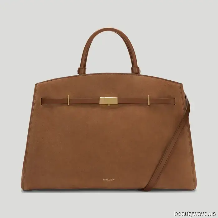 5 Ways Minimalists Are Styling Their Favorite Jeans at the Moment