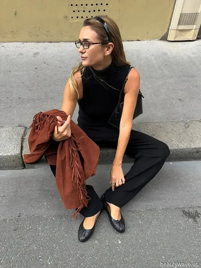 To achieve a Parisian look in Paris, you need to have these 12 essential fall wardrobe pieces.