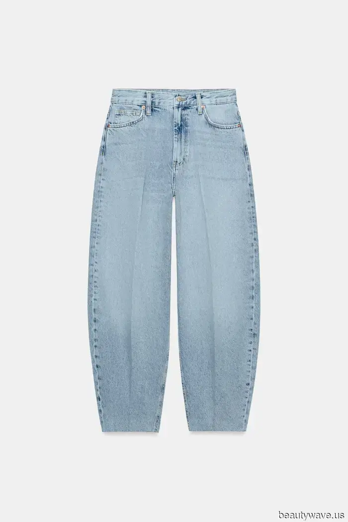 5 einfache Sommer-Flughafen-Outfits, die man mit Sneakers tragen kann