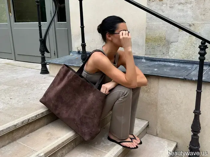 Nein, keine Ballerinas oder Turnschuhe&mdash;Modeleute kombinieren ihre Leggings stattdessen mit diesem flachen Schuhtrend.