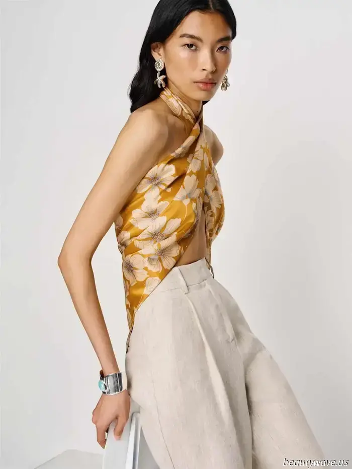 The Most Fashionable Girls in New York Only Opt for This Summer Shirt Trick When Temperatures Reach 85°F.