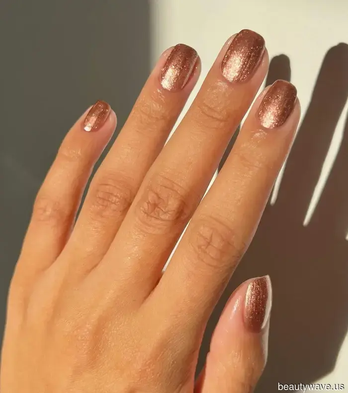 Elegant, schick und sehr gefragt: Diese 9 Nagellackfarben werden den Herbst 2025 dominieren.