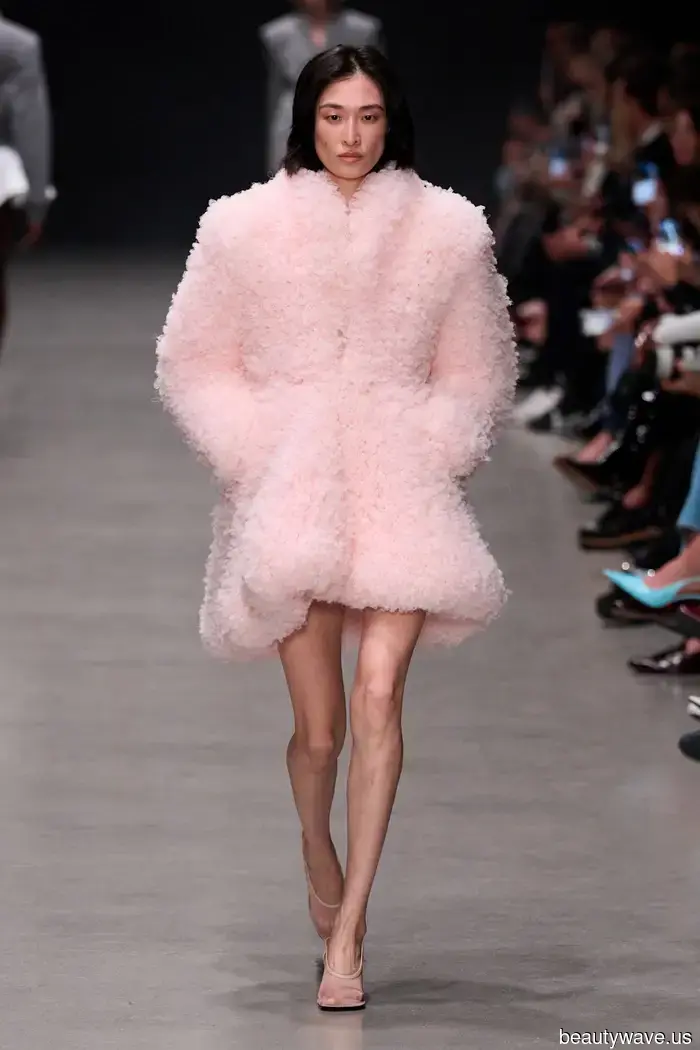 Apologies, Flats—These Chic Heels Are Poised to Dominate Our Wardrobes in 2026.