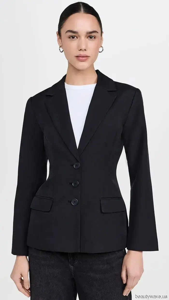 6 Stylish Blazer Looks That Trendy European Women Are Sporting