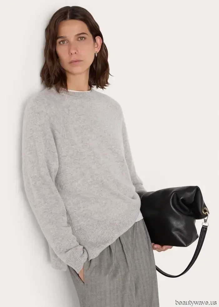 Indeed, blue skinny jeans have made a comeback—here are 7 outfits that keep them feeling fresh in 2025.