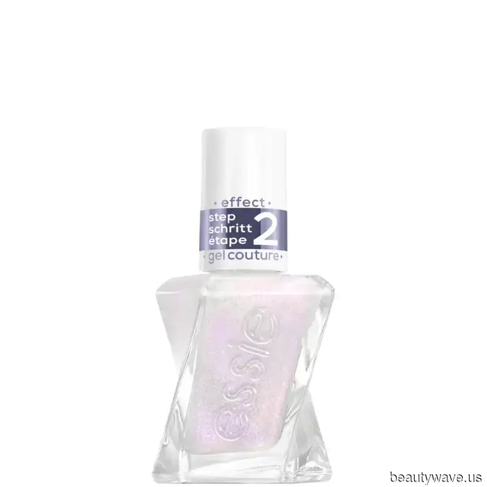 Entschuldigung, Ballettschuhe&mdash;ich greife diesen unbestreitbar schicken Essie-Nagellack diesen Winter.