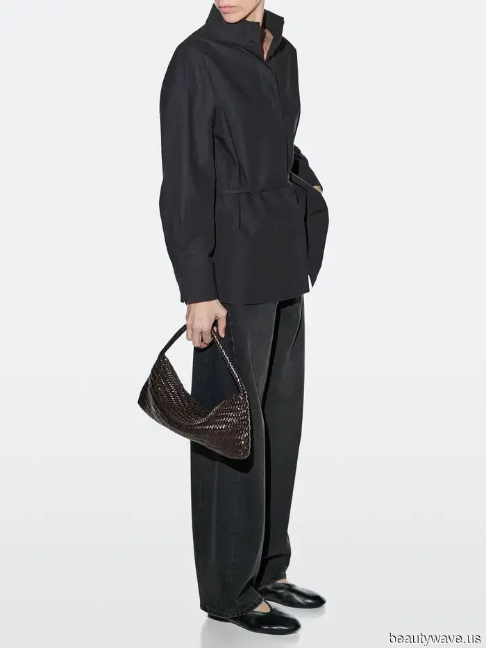 Forget about black totes—fashion experts are embracing these Spring bag color trends for 2026.