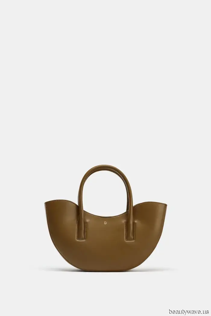 I’ve just found out that Zara’s most stylish bags can be personalized—now I’m giving them as gifts to everyone I…