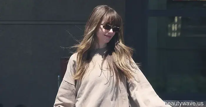 È ufficiale: questa è la tendenza delle scarpe basse da indossare con il colore dei leggings più popolare dell'autunno 2025.