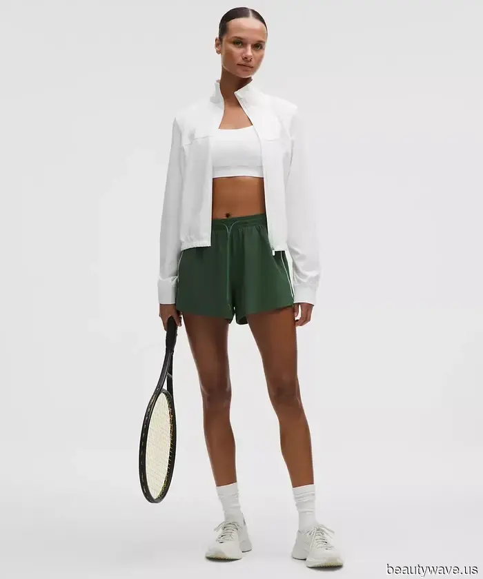 I’m a Fashion Editor who plays tennis every week—here are the items I adore both on and off the court.