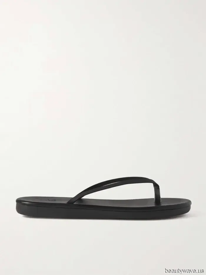 Jennifer Aniston ha appena indossato la tendenza delle scarpe minimaliste che ha stilato sin dagli anni '90.