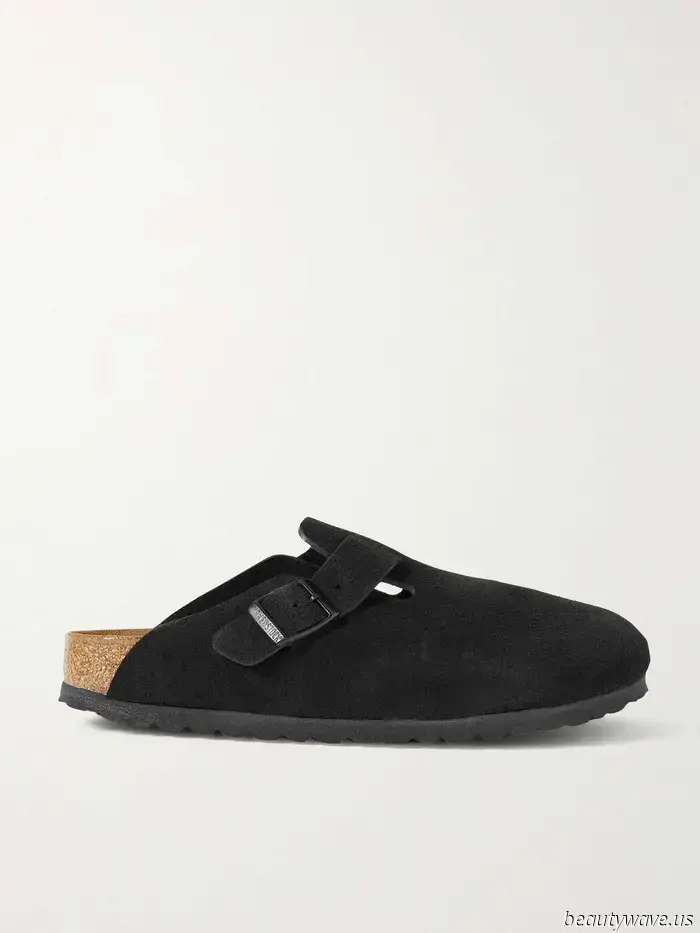 Le persone di moda che non amano le infradito indossano invece queste classiche scarpe a punta chiusa