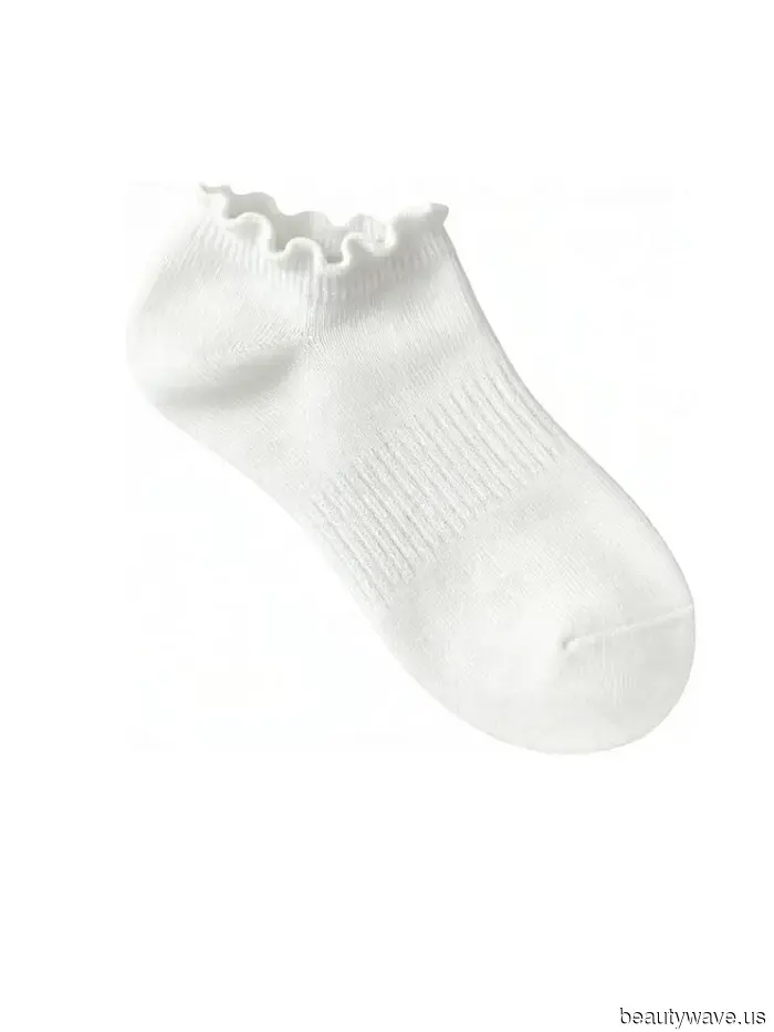 Die schönsten Rüschensocken, Satin-Pyjamas und Blumenkleider im Angebot zum Amazon Prime Day