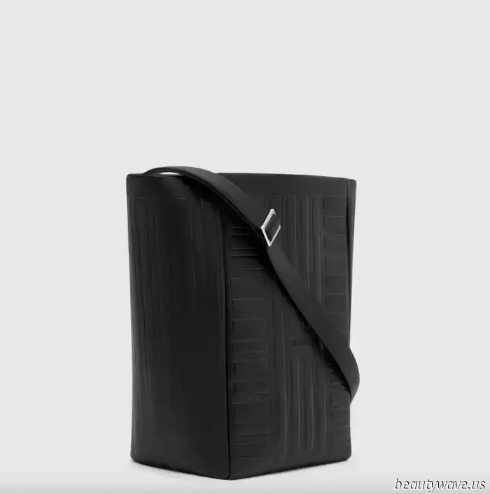 Rimowa впервые в своей истории выпускает кожаные сумки — вот как it-girls их носят