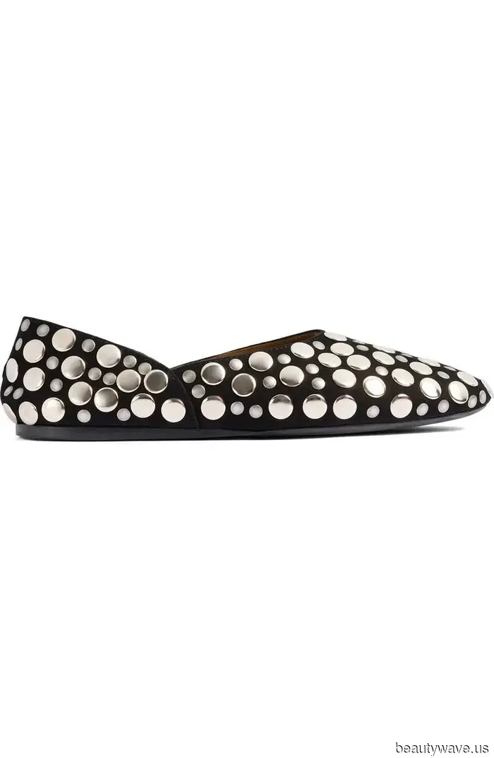 Der Flachschuh-Trend, der Rosal&iacute;a's einfaches Sommerkleid so modisch aussehen ließ