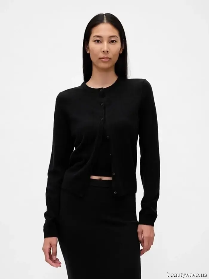 Fashion enthusiasts don't pair tailored trousers with sneakers—they opt for this French footwear trend instead.