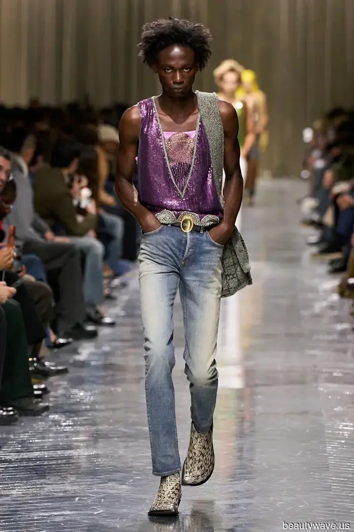 Plötzlich heben Modeleute in London, NYC und Paris ihre Outfits mit diesem begehrten Accessoire hervor.