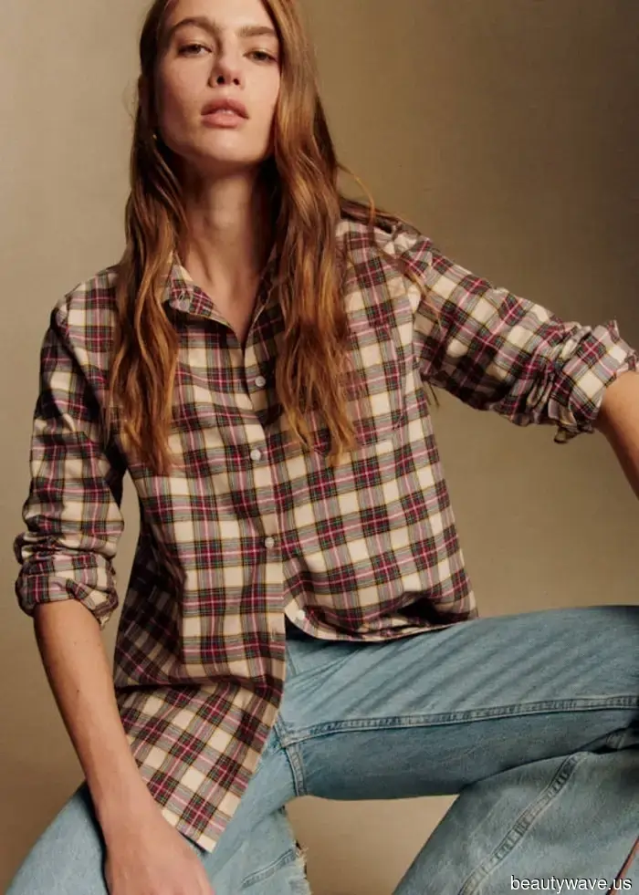 White button-down shirts are dull—here's the shirt trend that fashionable girls are pairing with leggings and Uggs instead.