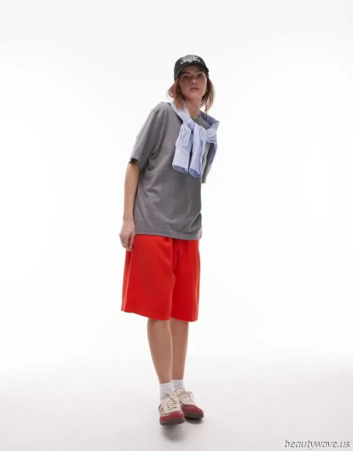 Anyone who is under 5' 4" understands that this combination of shorts and shoes consistently appears polished.