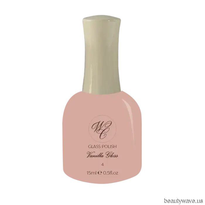 Sie sind nicht milchig, sie sind glasig&mdash;Harriet Westmoreland hat diesen neuen Nageltrend fest auf die Karte gesetzt.