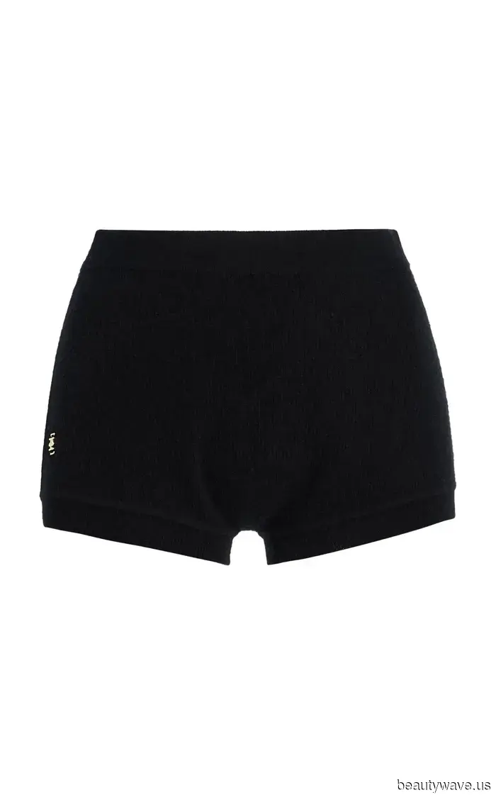 Доставка из Парижа: Все отказываются от сандалий, чтобы носить эти гораздо более стильные туфли с шортами