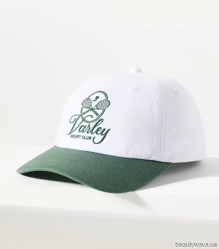 Questa tendenza altamente specifica dei cappellini da baseball sta esaurendo ovunque