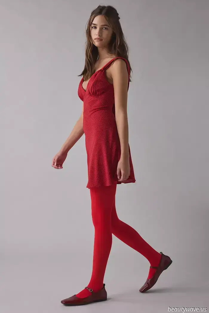 Black tights have become too common; this is the new tight color trend that everyone will be sporting instead.