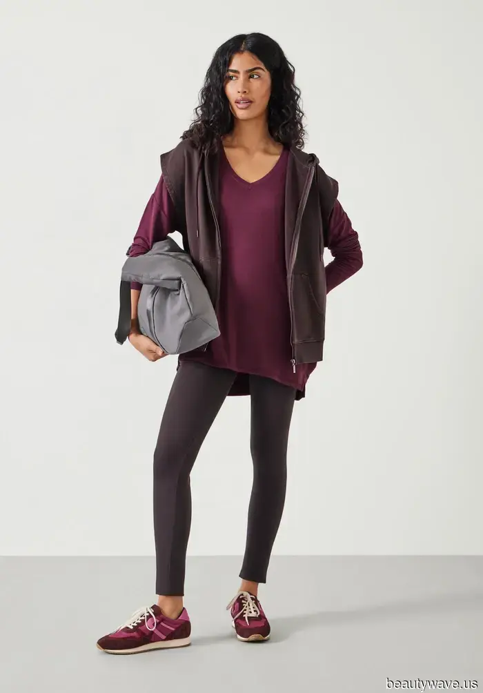 È Ufficiale: I Leggings di Questo Colore Esatto Sembrano Molto Più Moderni