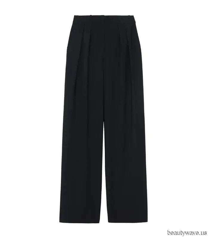 Il modo da ragazza cool per indossare i pantaloni eleganti è con questo basic e queste scarpe.